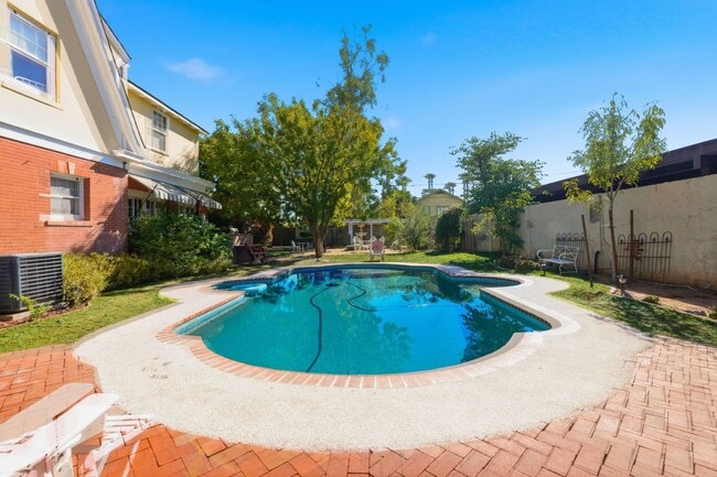 Building Photo - WONDERFUL HISTORIC 5 BED 3 BATH PROPERTY WITH CARRIAGE HOUSE