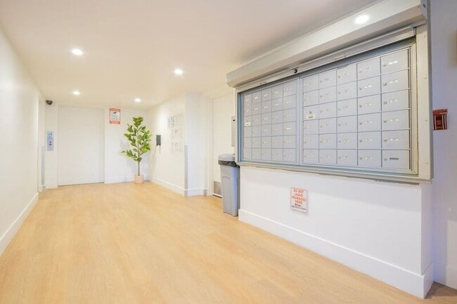 Building Photo - 5807 Laurel Canyon Blvd