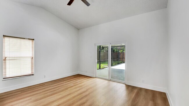 Building Photo - 20977 Country Creek Dr