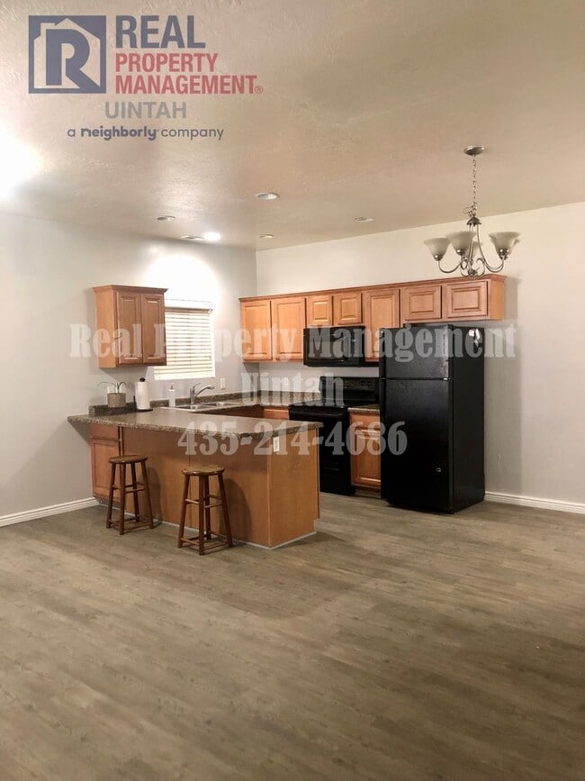 Building Photo - 3 Bed 2.5 Bath Townhome in Split Mountain.