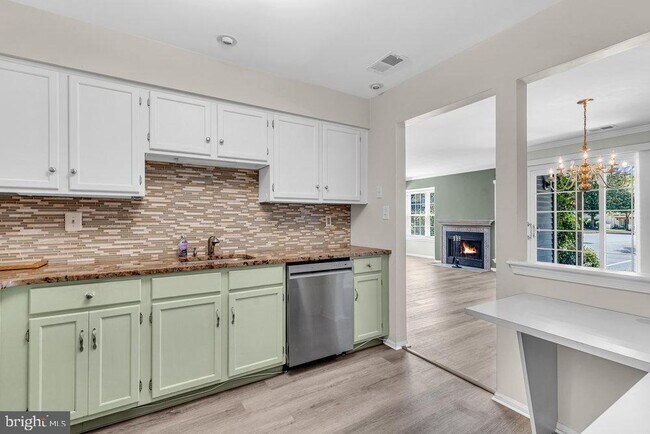 Building Photo - 271 Andover Pl