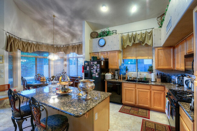 Building Photo - 553 N Kimberlee Way