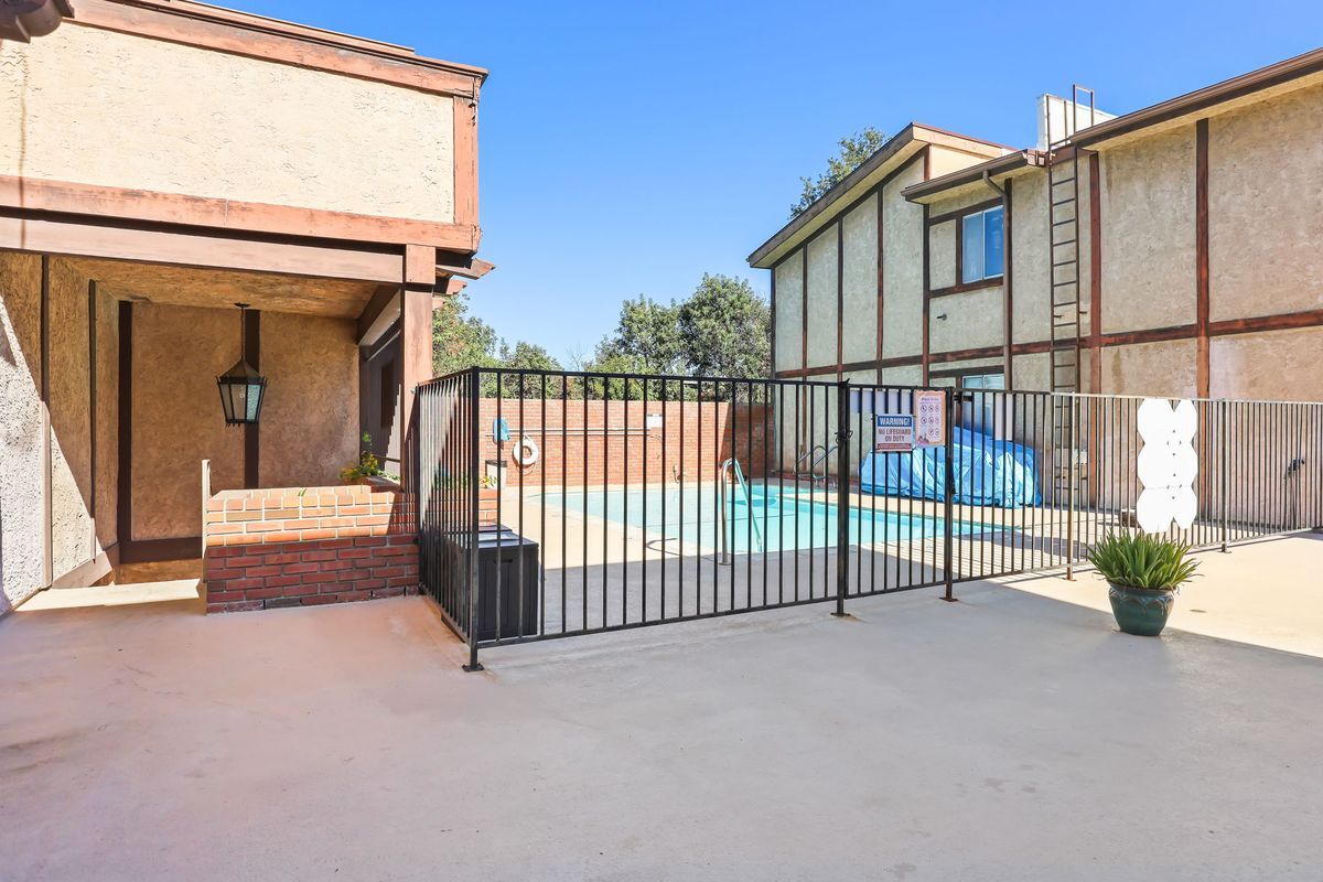 Building Photo - 5500 Lindley Ave