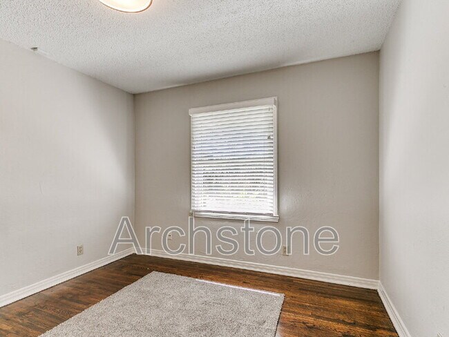 Building Photo - 1732 Carlisle Rd