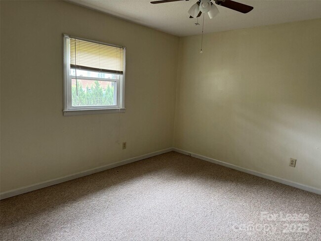 Building Photo - 1237 15th Ave NW