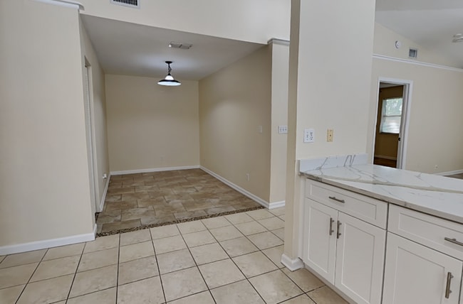 Building Photo - 155 Plainview Dr
