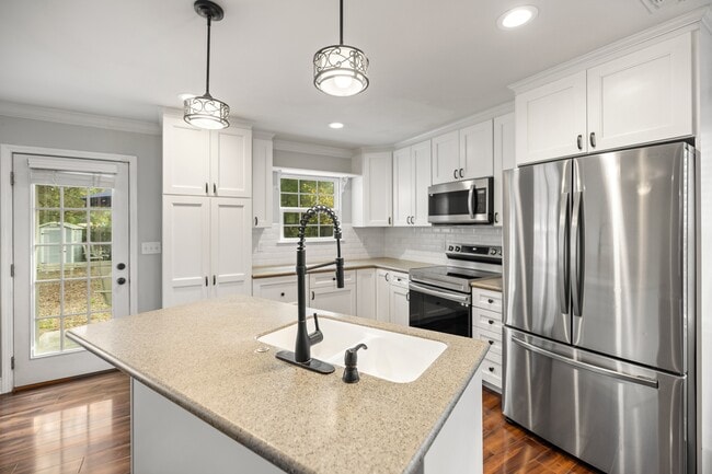 Building Photo - 310 Goldenrod Ct