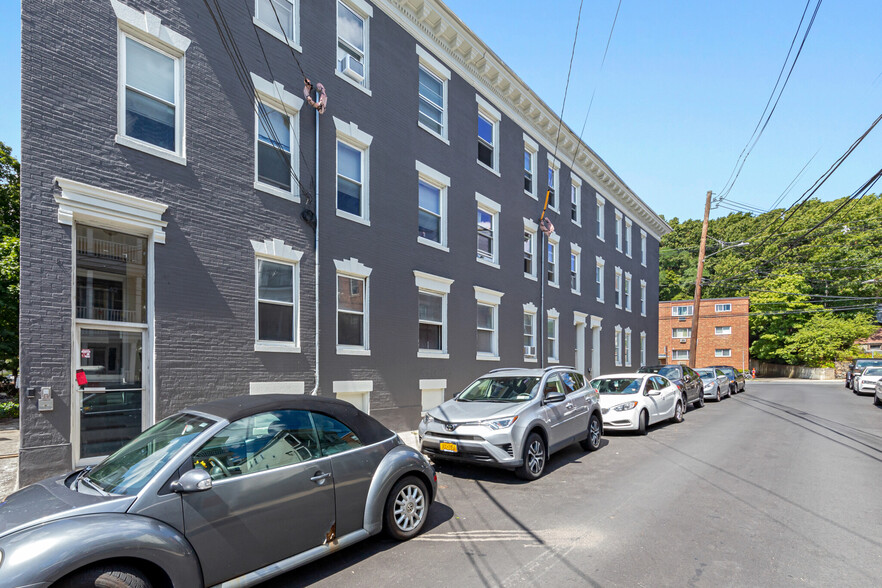 Building Photo - 47 Brackett St