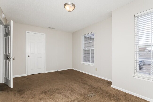 Building Photo - 2837 Ludwig Dr