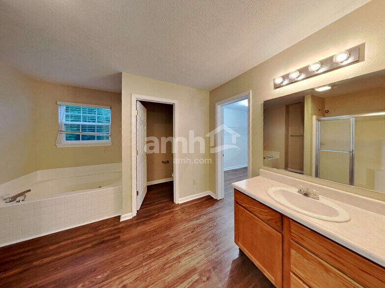 Building Photo - 796 Flying Sun Dr