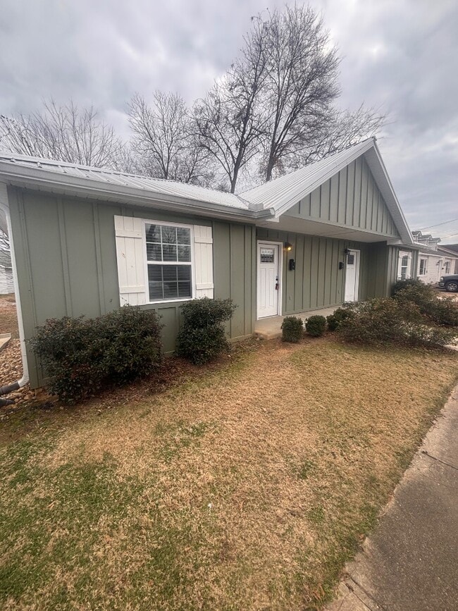 Building Photo - 408 S 3rd St