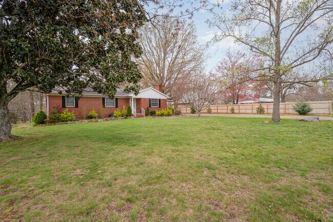 Building Photo - 296 Hopewell Church Rd