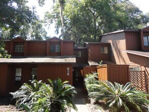 Building Photo - Rockwood Villas