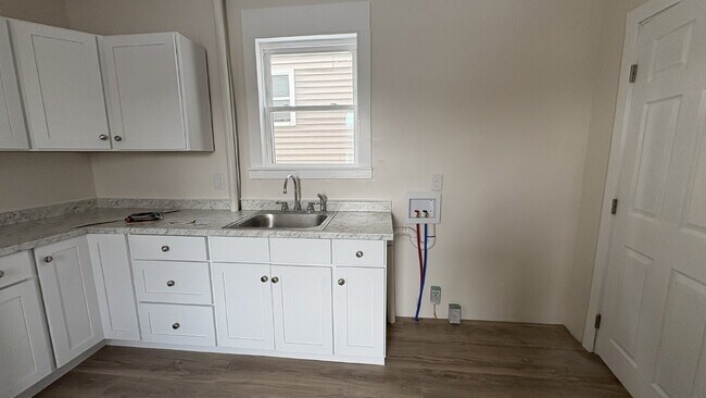 Building Photo - 3BR with Views of Presumpscot River | Newly Renovated | Heat Included | Bright + Quiet Location