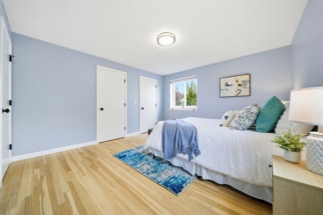 Building Photo - 20 Radcliffe Rd