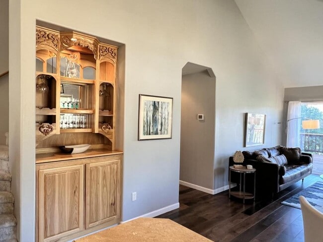 Building Photo - 4803 Falcon Dr