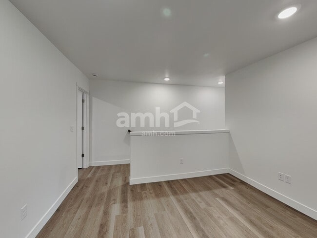 Building Photo - 4823 85th Dr NE