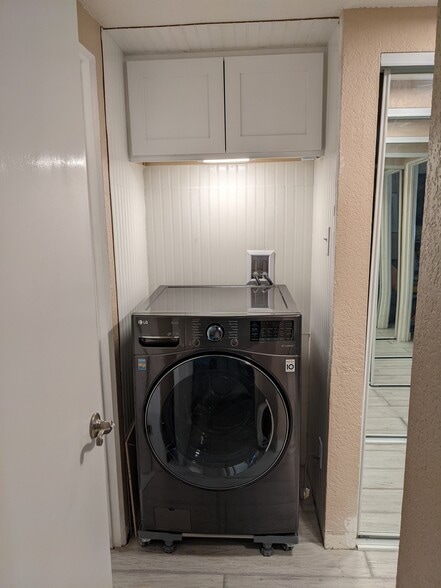 Building Photo - 655 N Pearl St