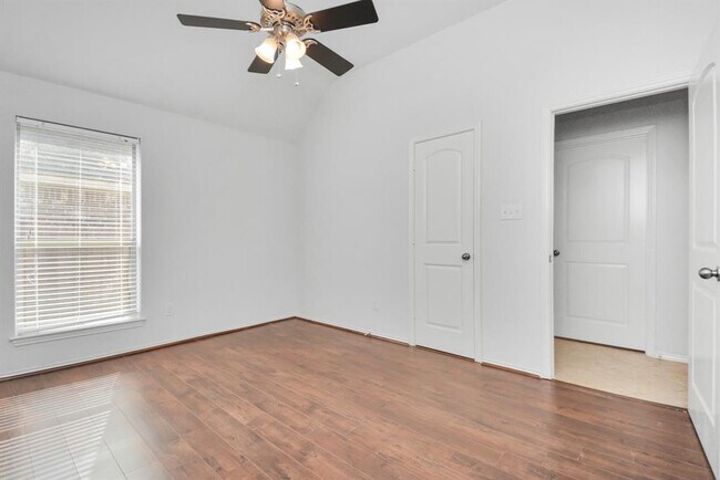 Building Photo - 2823 Woodland Glen Ln