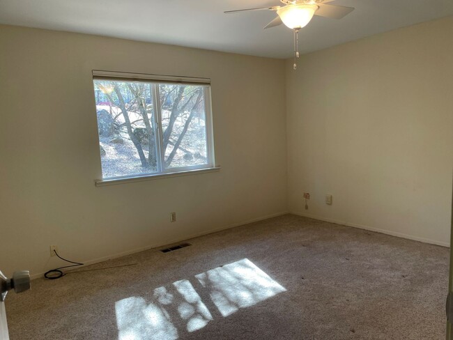 Building Photo - 3 bedroom home in Lake Wildwood gated comm...