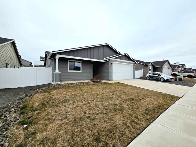 Building Photo - Newer Home in a Newer Community! 3-Bed, 2-Bath