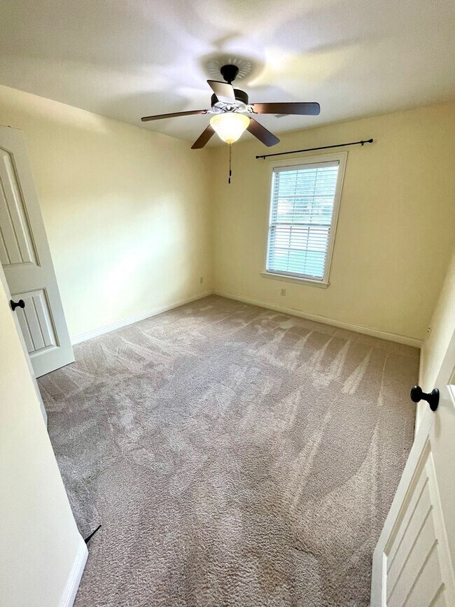 Building Photo - 3 Bedroom Ranch-Style Home in West Columbia