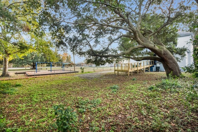 Building Photo - 1110 N Pasteur St