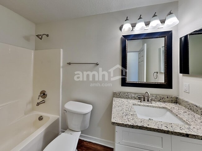 Building Photo - 3256 Silverado Cir