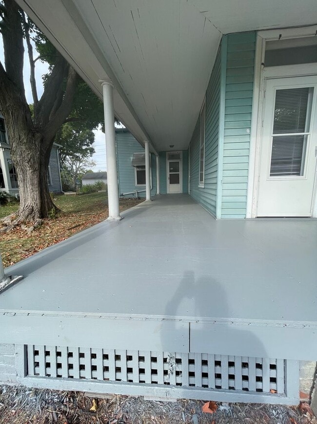 Building Photo - RENT SPECIAL: $300 off second month's rent...