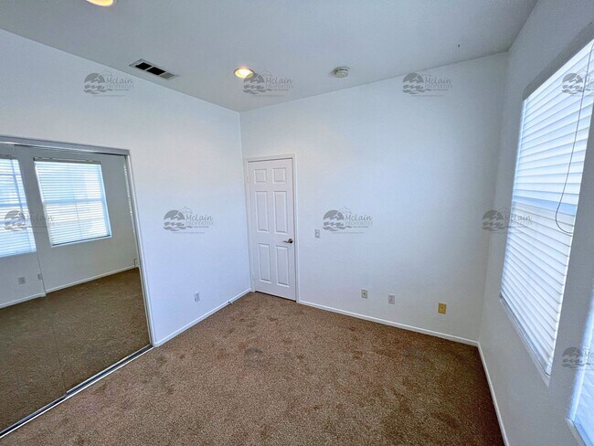 Building Photo - End unit 4 Bedroom House Available Now in ...