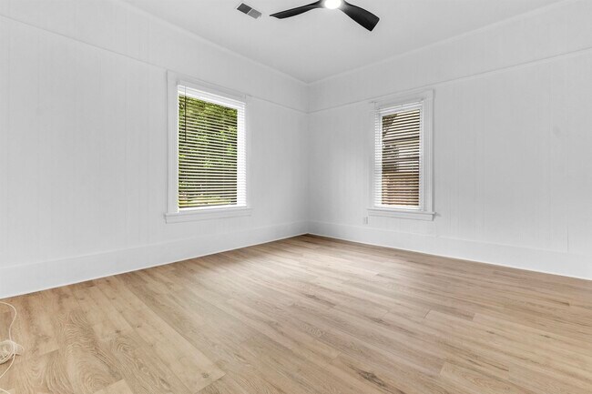 Building Photo - 1721 Nelson Ave