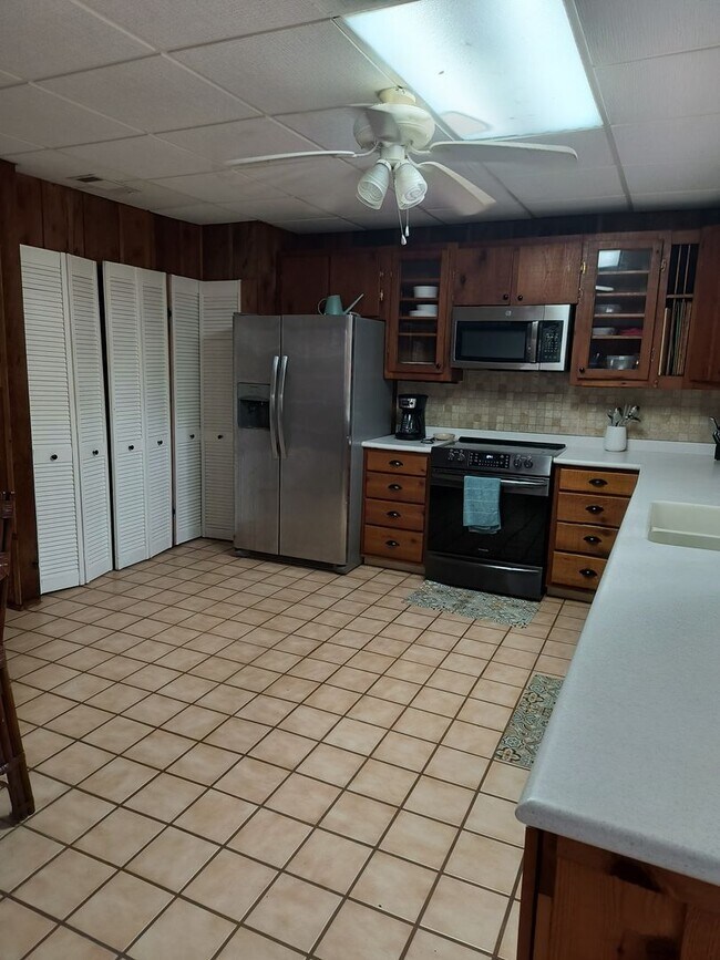 Building Photo - 4 bedroom Home 3 blocks from Gulf of America