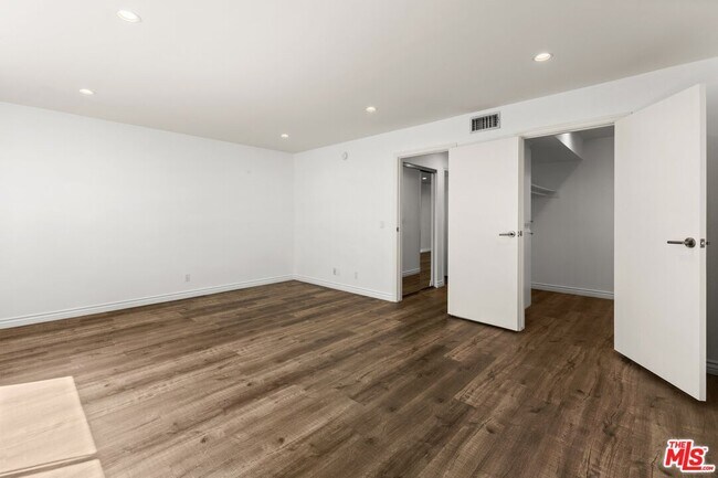 Building Photo - 6212 Fulton Ave