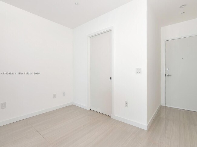 Building Photo - 480 NE 31st St