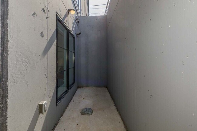 Building Photo - 2310 4th St NE