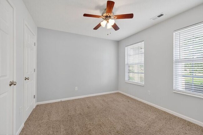 Building Photo - Walk to Parks, Trails & Local Attractions in Prime Fishers Location