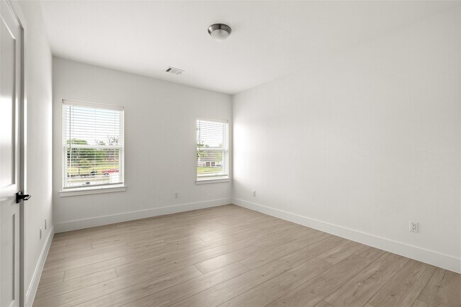 Building Photo - 107 Tolima Dove St