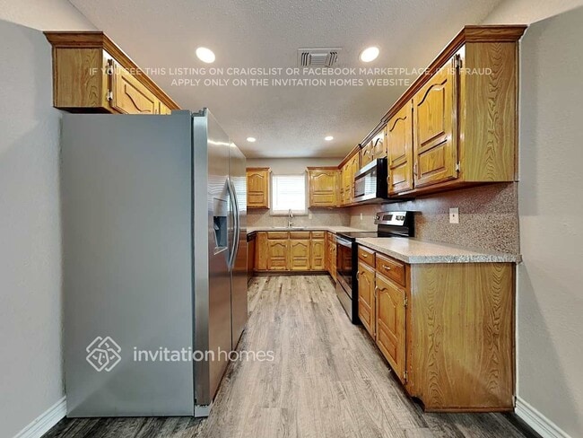 Building Photo - 804 E Aimee St