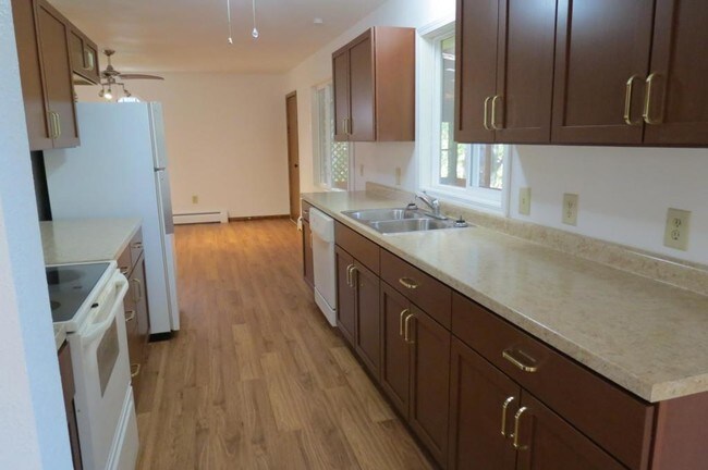 Building Photo - 722 Highland