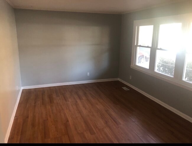 Building Photo - 811 Fresno Dr