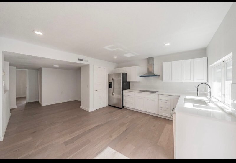 Building Photo - 3506 S Elm Dr