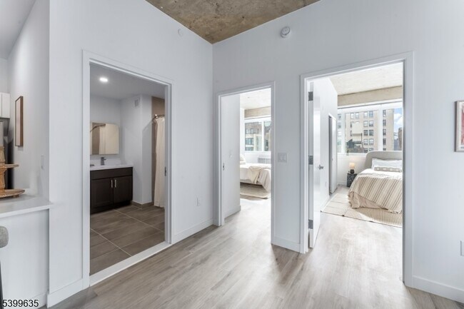 Building Photo - 10 Commerce Ct