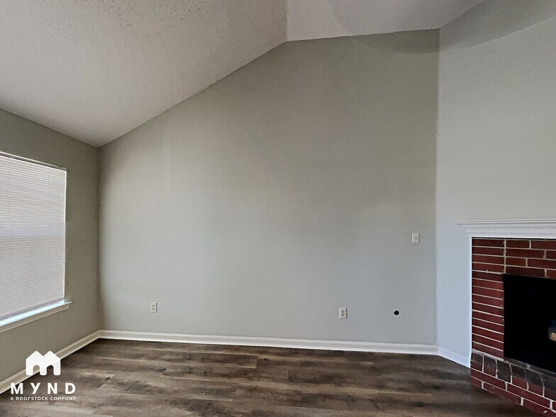 Building Photo - 724 Stuckert Dr