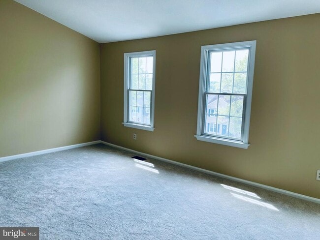 Building Photo - 32 Fendall Ave