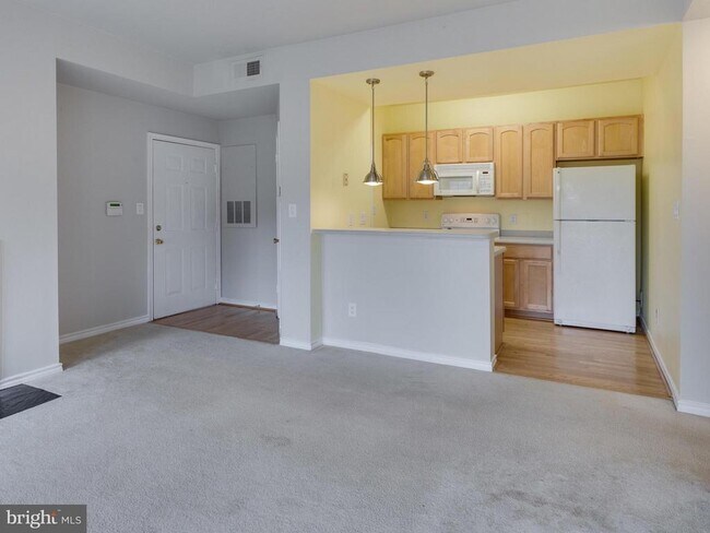 Building Photo - 3906 Penderview Dr