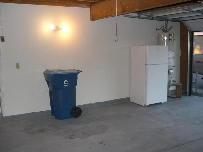 Building Photo - 4310 Caliente St