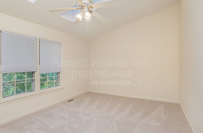 Building Photo - 7461 Ridge Oak Ct