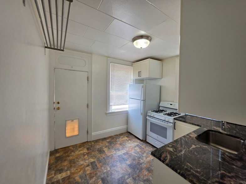 Building Photo - 724 Downington Ave S