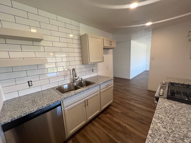 Building Photo - Pre Leasing for Fall 2026! Remodeled 3/2 near LCU!