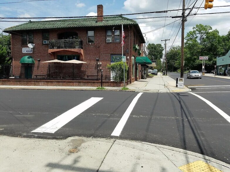 Building Photo - 2216 Walker Ave